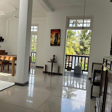 White House & Sea Food Restaurant Hostel ฮิกคาดูวา ภายนอก รูปภาพ