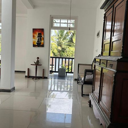 White House & Sea Food Restaurant Hostel ฮิกคาดูวา ภายนอก รูปภาพ