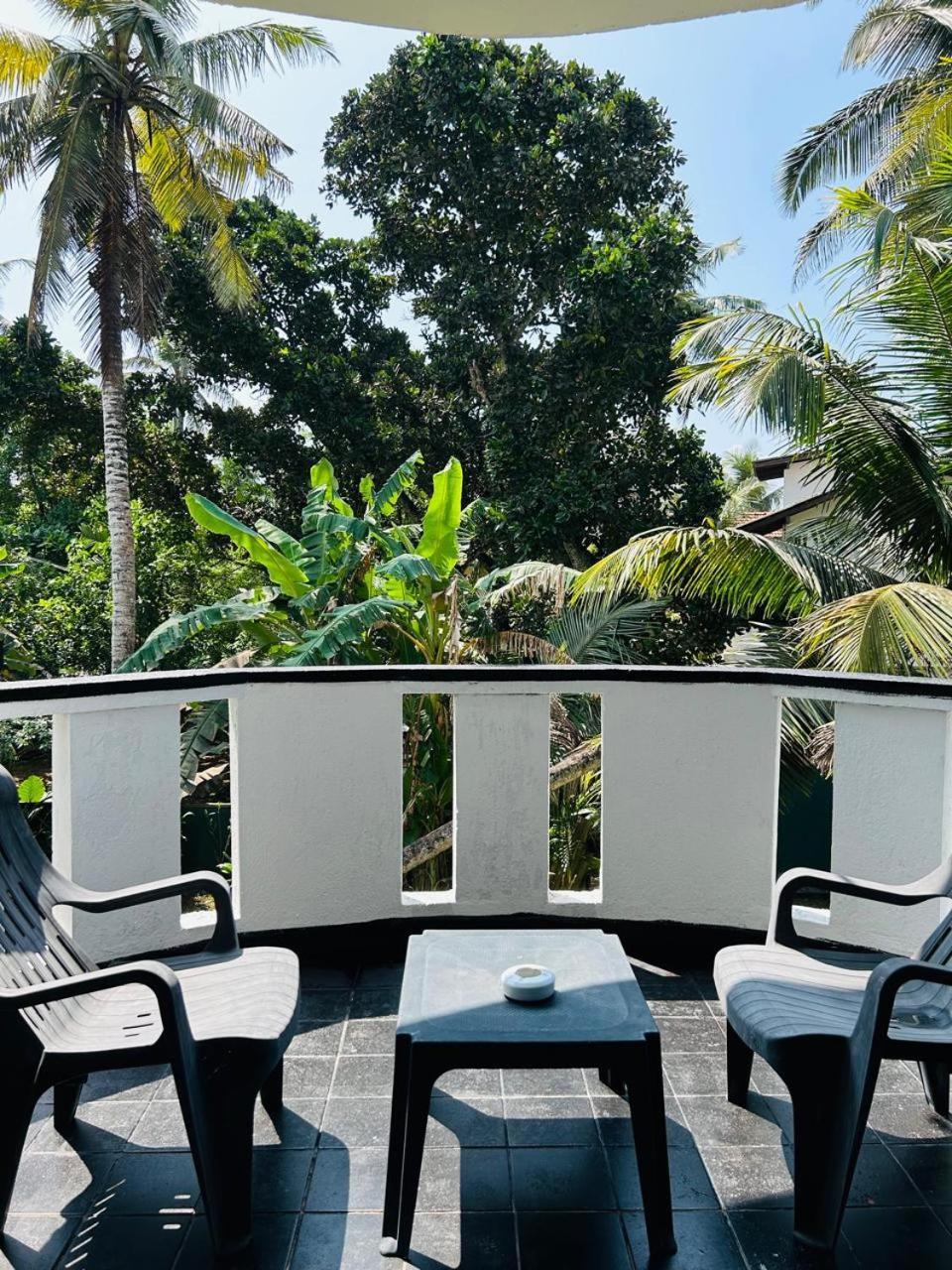 White House & Sea Food Restaurant Hostel ฮิกคาดูวา ภายนอก รูปภาพ