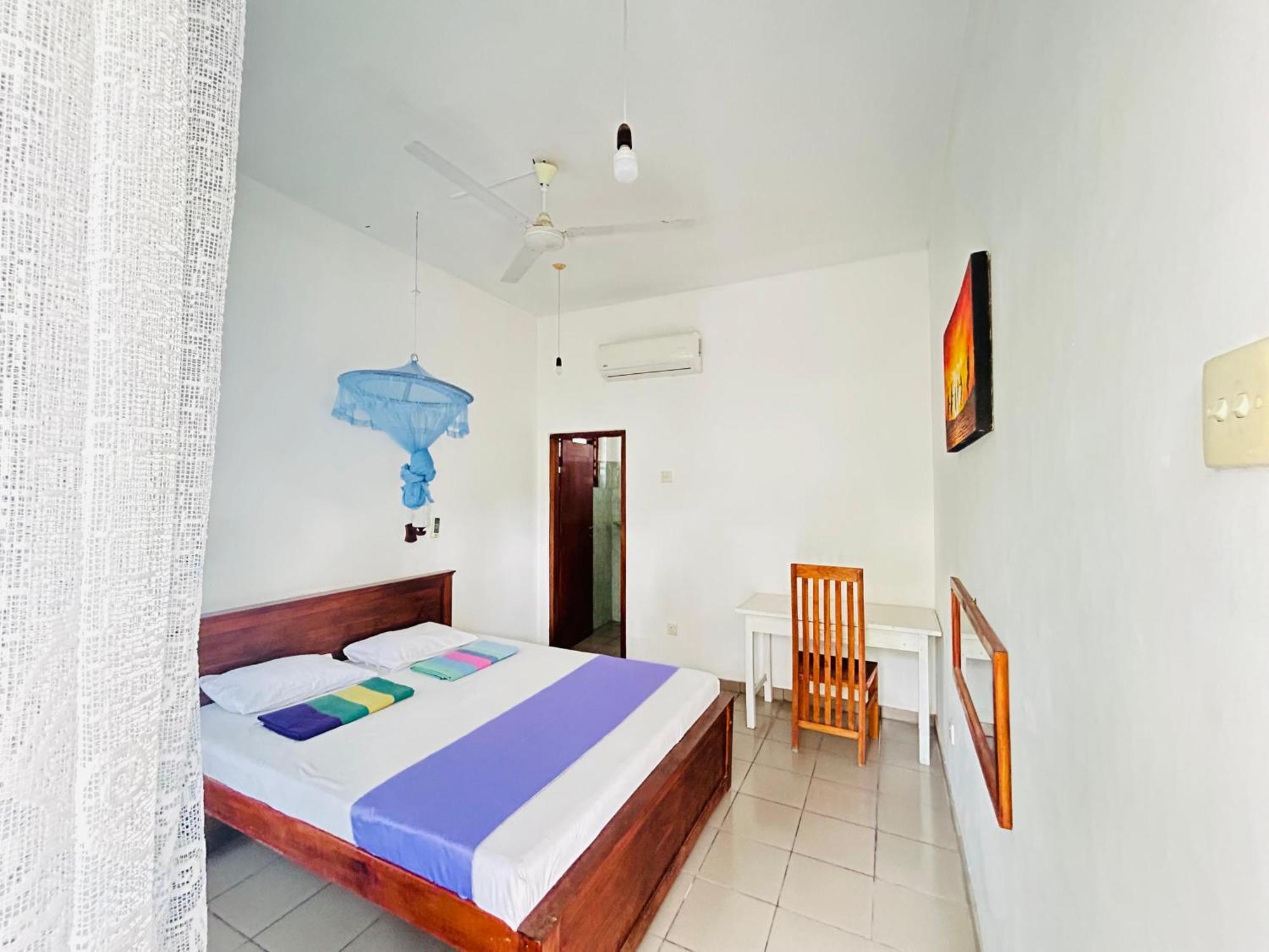 White House & Sea Food Restaurant Hostel ฮิกคาดูวา ภายนอก รูปภาพ